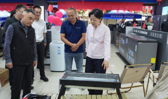 晏世莹调研国庆中秋促消费情况时强调:激发消费潜力...